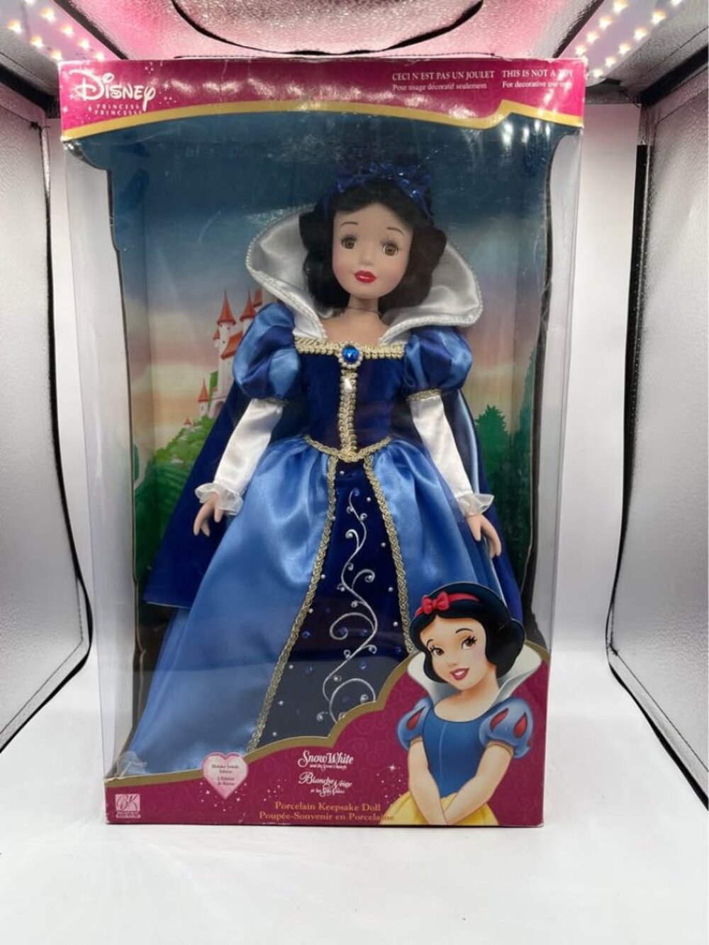 Disney’s Princess Snow White Porcelain Keepsake Doll Holiday Jewels Edition 2003